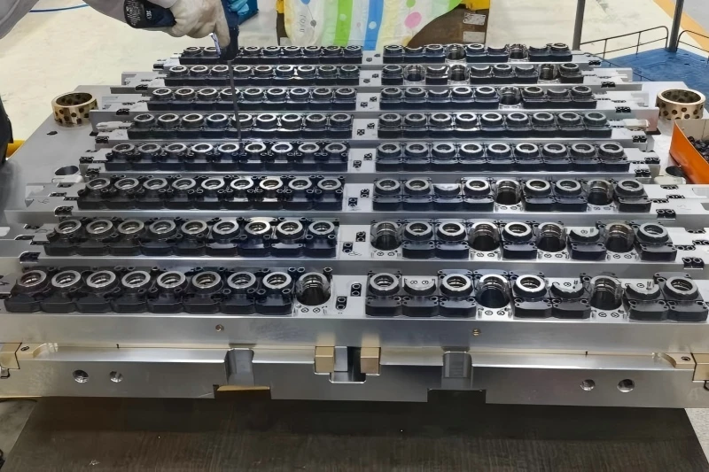 Operator training for PET preform mould installation and operation