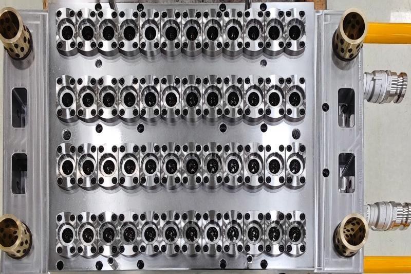 Reliable Long Neck Preform Mold Features Reliable Long Neck Preform Mold Features